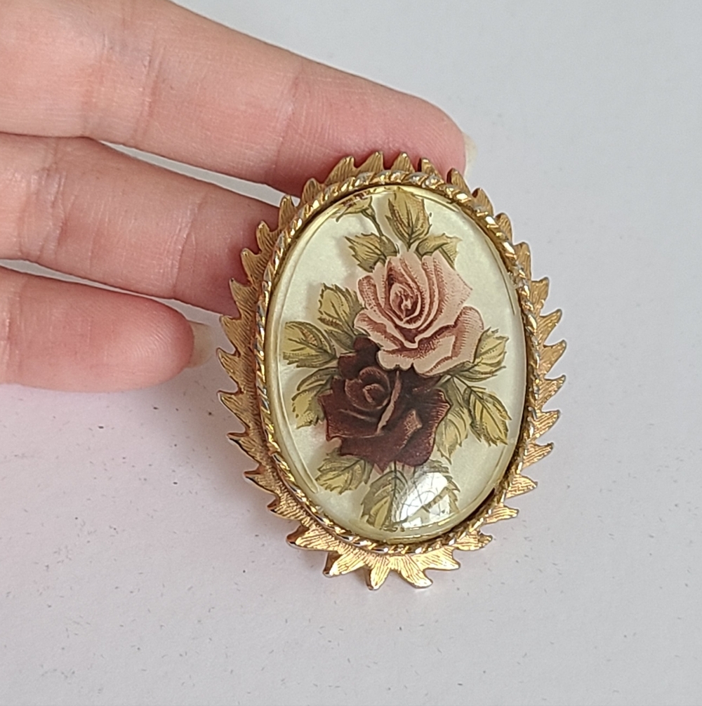 Victorian Revival Gold Framed Oval Flower Floral Cameo Pendant Brooch Pin